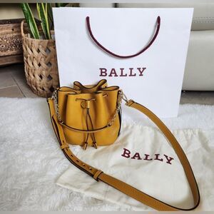 Authentic Bally leather bucket mustard bag nwot